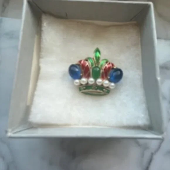 Trifari Vintage Crown Collectors Brooch - Picture 4 of 4